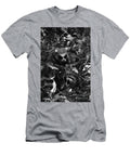 Ring Tailed Lemur Berries Bw Eddie Barron T-Shirt